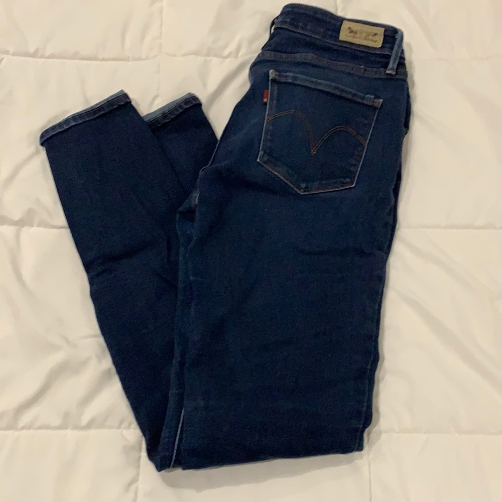 Levis Mid Rise Skinny Jeans